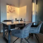 Wood&stone - Modernes Haus In Seenaehe Am Tankumsee Mit Terrasse, Outdoorkueche, Kamin, Homeoffice Bereich & Voll Ausgestatteter Kueche Im Naherholungsgebiet アパート