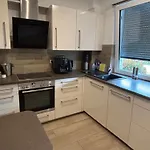 Διαμέρισμα Wood&stone - Modernes Haus In Seenaehe Am Tankumsee Mit Terrasse, Outdoorkueche, Kamin, Homeoffice Bereich & Voll Ausgestatteter Kueche Im Naherholungsgebiet Isenbüttel