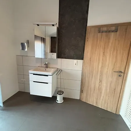 Wood&stone - Modernes Haus In Seenähe Am Tankumsee Mit Terrasse, Outdoorküche, Kamin, Homeoffice Bereich&voll Ausgestatteter Küche Im Naherholungsgebiet Apartment