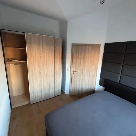 Lägenhet Wood&stone - Modernes Haus In Seenaehe Am Tankumsee Mit Terrasse, Outdoorkueche, Kamin, Homeoffice Bereich & Voll Ausgestatteter Kueche Im Naherholungsgebiet Isenbüttel